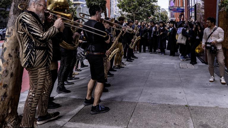 Graduation processional band